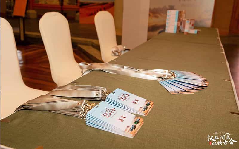 廣告物料制作會場布景舞臺搭建展位搭建舞臺燈光設(shè)備演藝音響高清LED屏 廣告物料制作會場布景舞臺搭建展位搭建舞臺燈光設(shè)備演藝音響高清LED屏